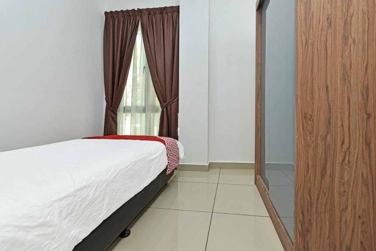 Capital O 90614 Cvia Ummul Hotel Padang Besar Exterior foto